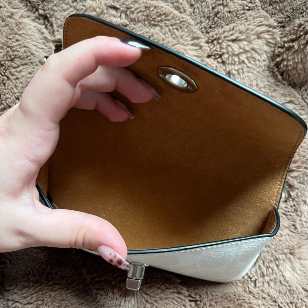 Coach Signature Sunglasses Case - Picture 4 of 5